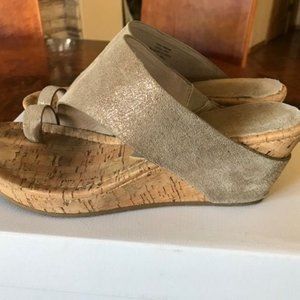 Donald J. Pliner Gold Tan Sandals Wedges Wedge Size 8